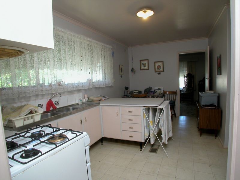 16 Stephen Crescent, Croydon VIC 3136