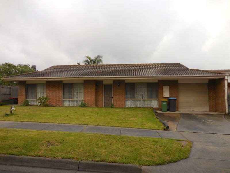 32 King Parade, Knoxfield VIC 3180