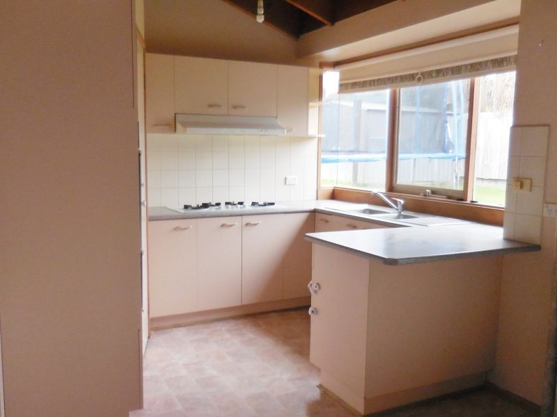 32 King Parade, Knoxfield VIC 3180