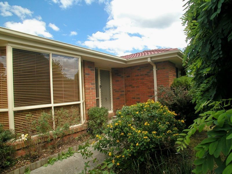 41 Grierson Drive, Kilsyth VIC 3137