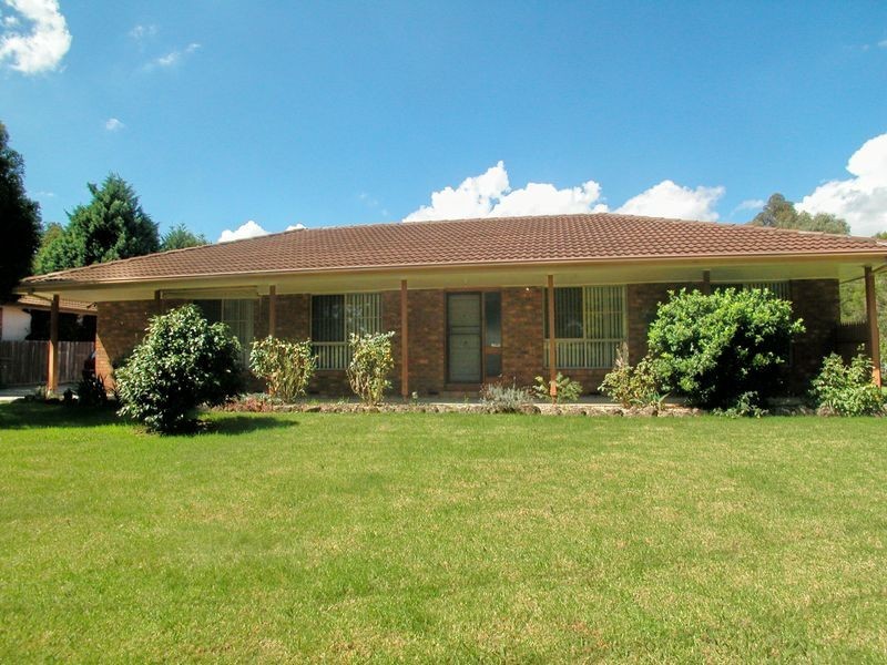 38 Allambanan Drive (Cnr Strathmiglo Crt), Bayswater North VIC 3153