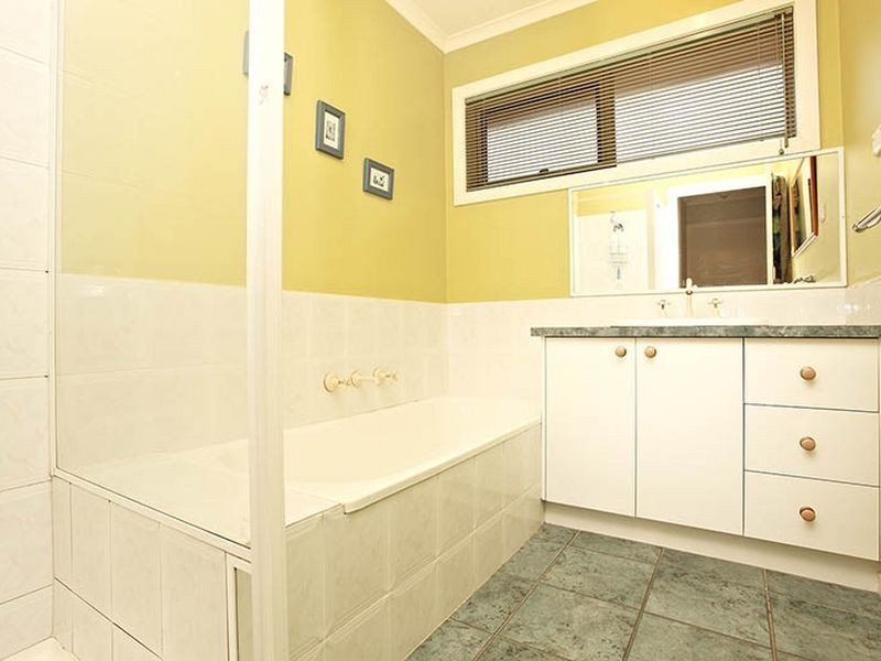 12 Pandora Crescent, Croydon VIC 3136