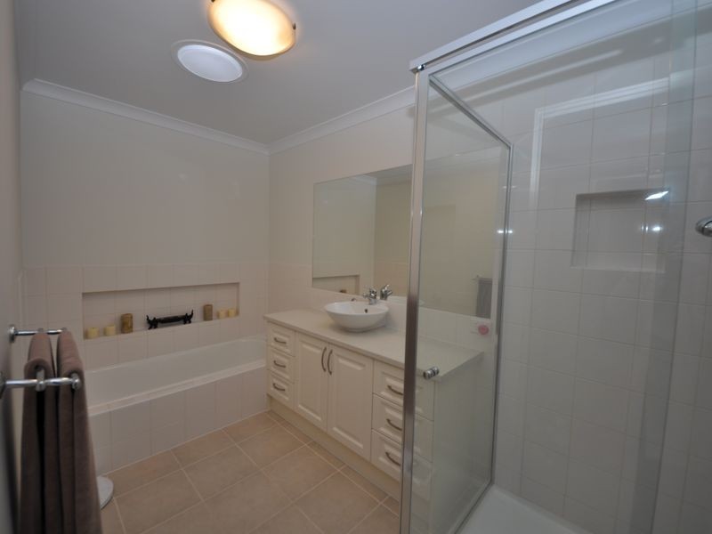 2/323 Hull Road, Mooroolbark VIC 3138