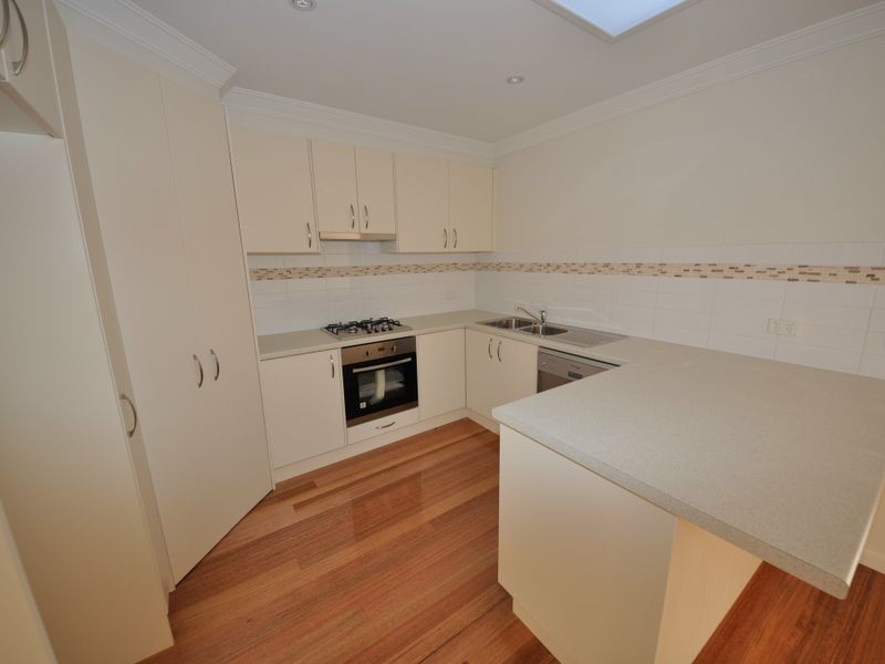 2/9 Highland Crescent, Mooroolbark VIC 3138