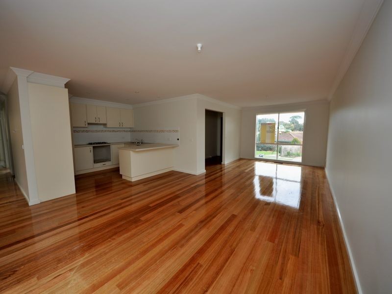 2/9 Highland Crescent, Mooroolbark VIC 3138