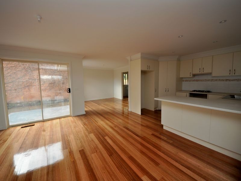 2/9 Highland Crescent, Mooroolbark VIC 3138