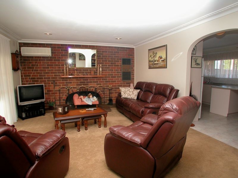 16 Barina Avenue, Mooroolbark VIC 3138