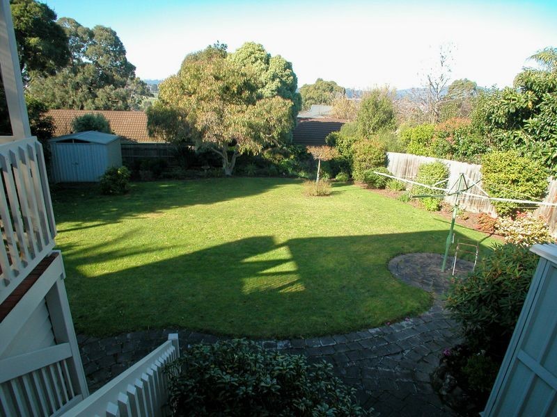 16 Barina Avenue, Mooroolbark VIC 3138