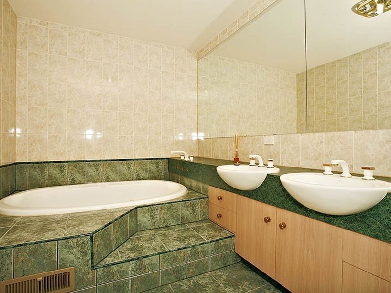 13 Debbie Place, Ringwood North VIC 3134