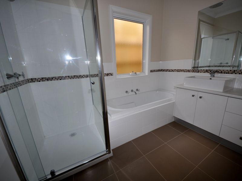 2/12 Bristol Crescent, Lilydale VIC 3140