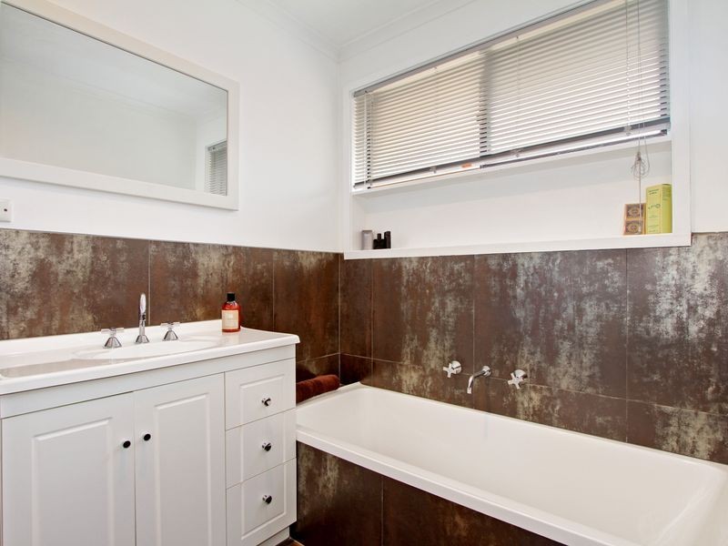 1/10 Larissa Court, Croydon VIC 3136