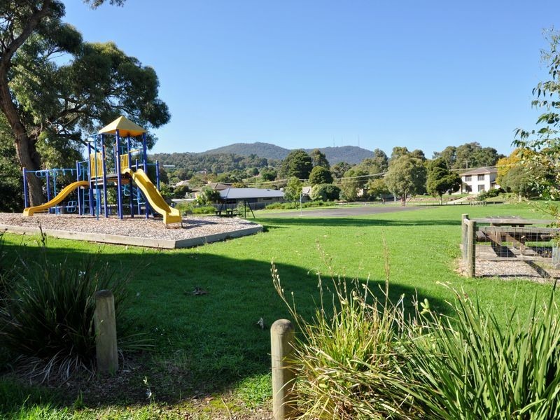9 Bristol Court, Kilsyth VIC 3137