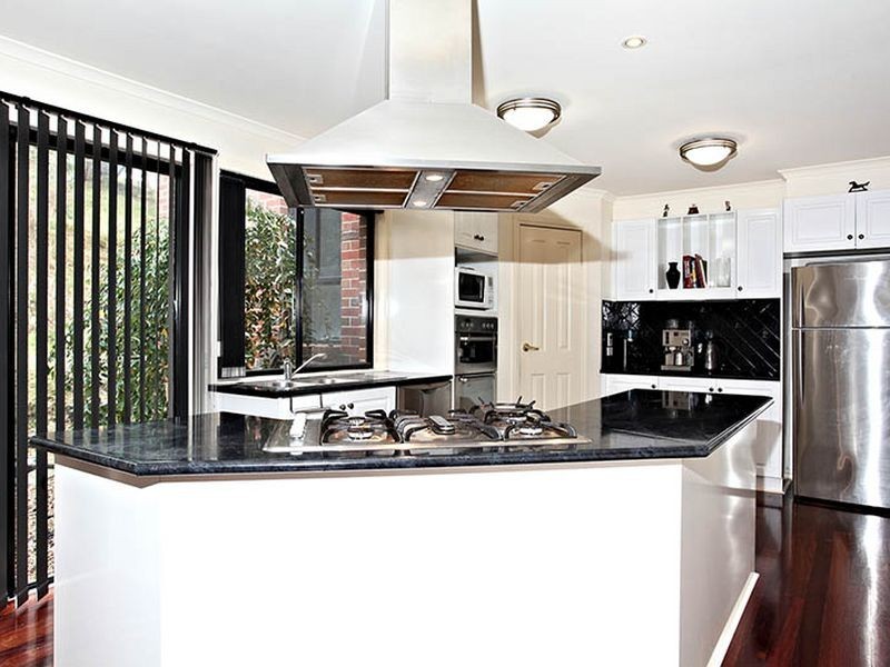 4 Raymond Elliot Court, Park Orchards VIC 3114