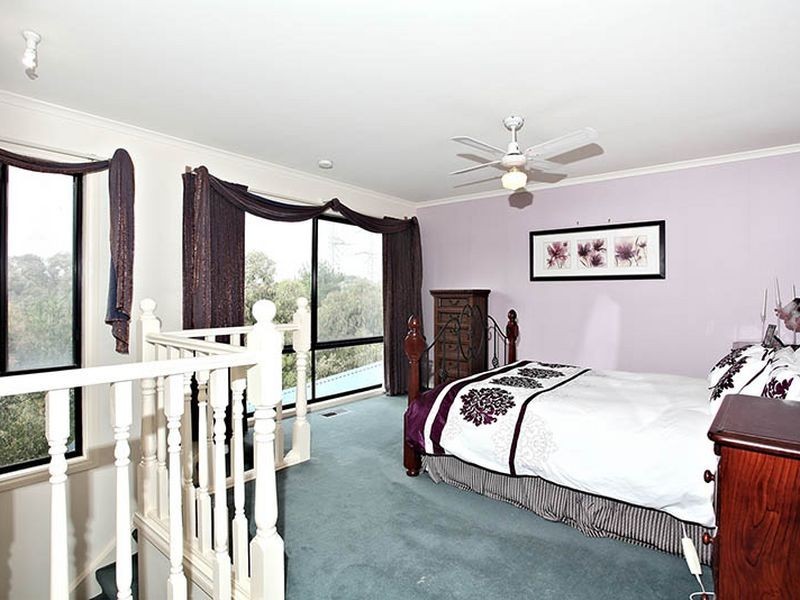 4 Raymond Elliot Court, Park Orchards VIC 3114