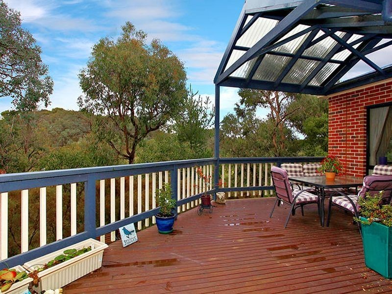 4 Raymond Elliot Court, Park Orchards VIC 3114