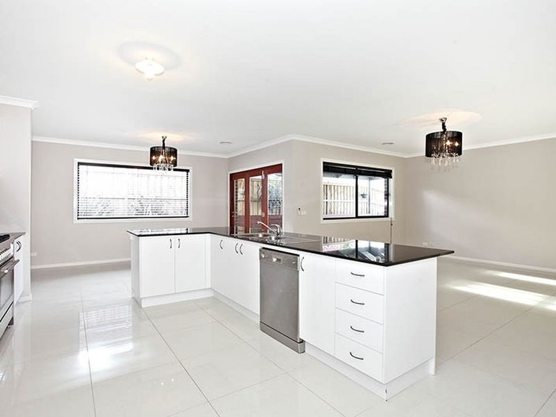 8 Lyrebird Court, Bayswater North VIC 3153