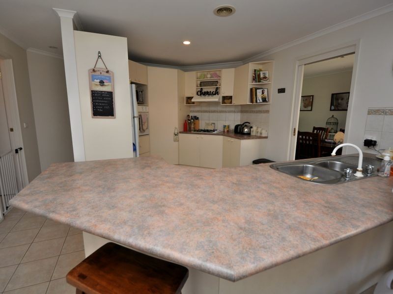 41 Grierson Drive, Kilsyth VIC 3137