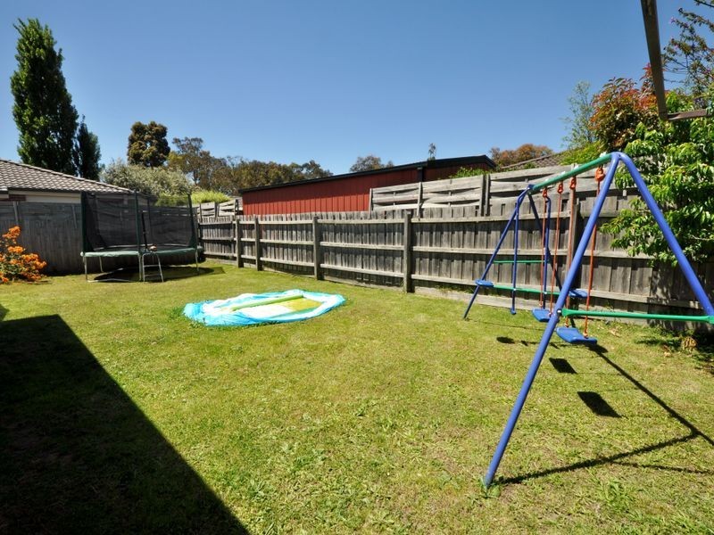 41 Grierson Drive, Kilsyth VIC 3137