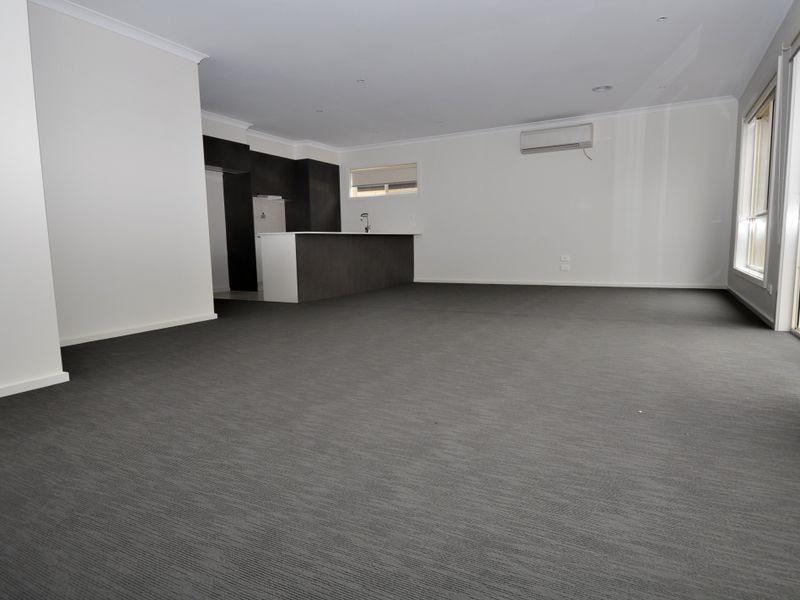 39 Tanika Circuit, Croydon VIC 3136