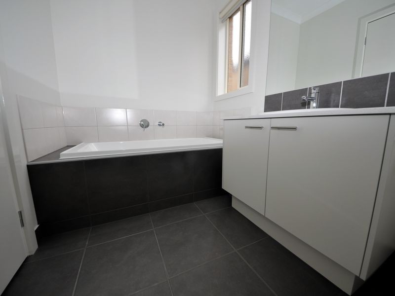 39 Tanika Circuit, Croydon VIC 3136