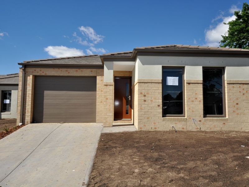 51 Tanika Circuit, Croydon VIC 3136
