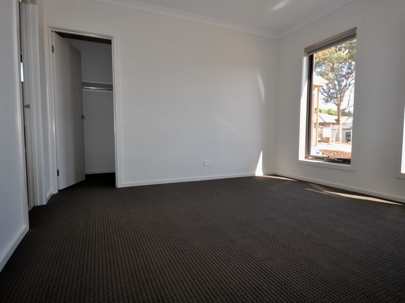 51 Tanika Circuit, Croydon VIC 3136