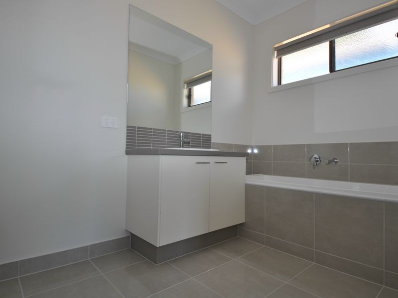 51 Tanika Circuit, Croydon VIC 3136