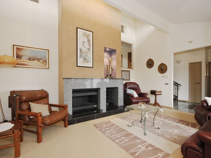 7 Highleigh Court, Mooroolbark VIC 3138