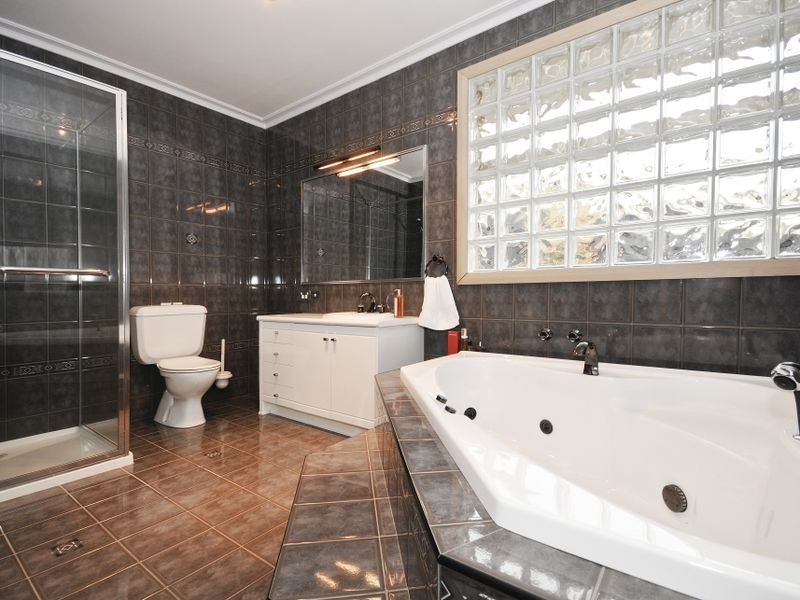 7 Highleigh Court, Mooroolbark VIC 3138