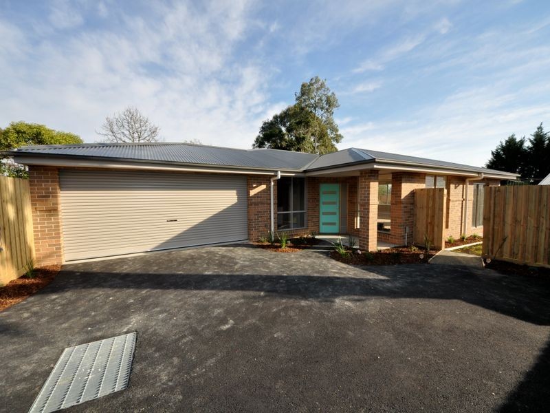 2/11 Laird Street, Croydon VIC 3136