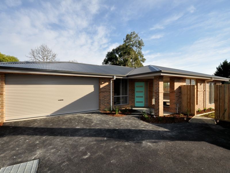 2/11 Laird Street, Croydon VIC 3136