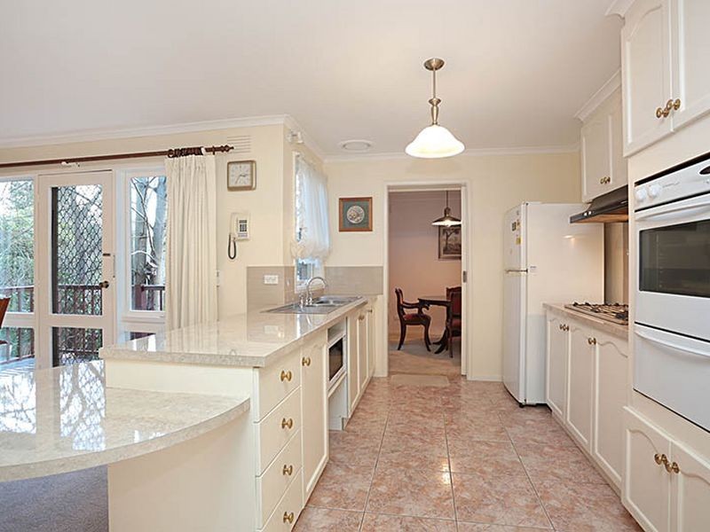 34 Lemongrove Crescent, Croydon Hills VIC 3136