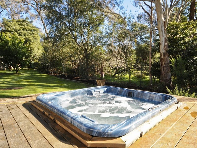 4 Pine Court, Croydon VIC 3136