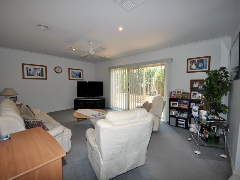 28 Angelica Crescent, Croydon Hills VIC 3136