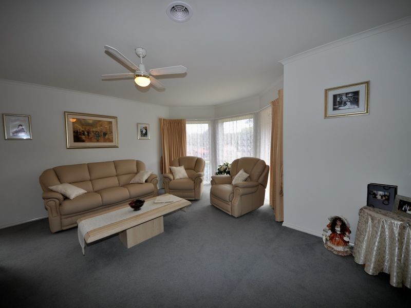 28 Angelica Crescent, Croydon Hills VIC 3136