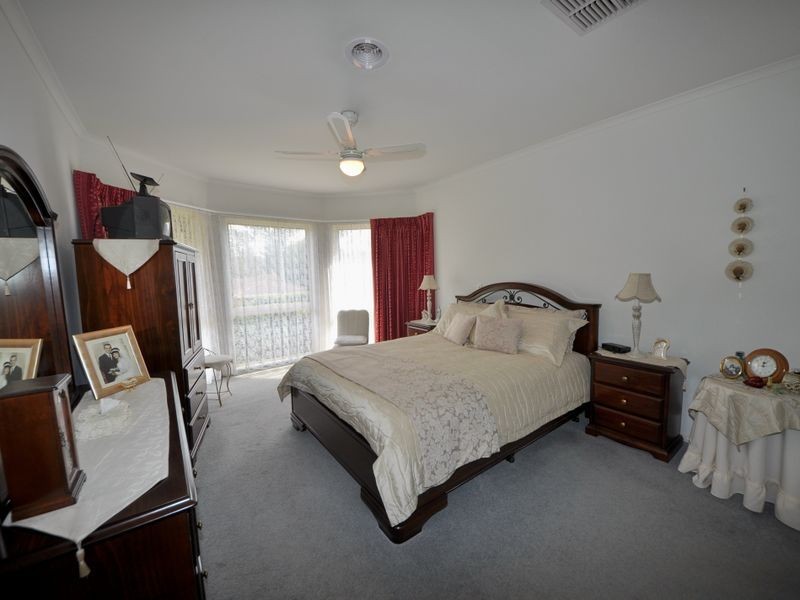 28 Angelica Crescent, Croydon Hills VIC 3136