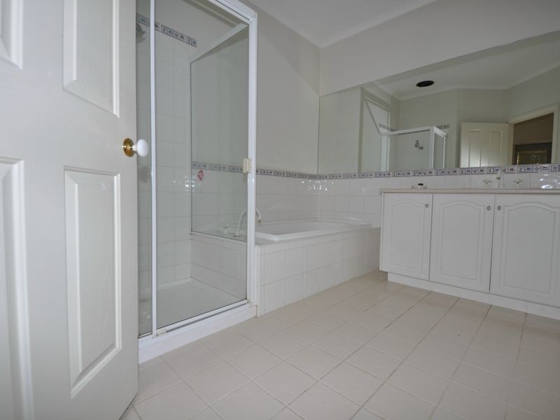 24 Arlington Walk, Vermont VIC 3133