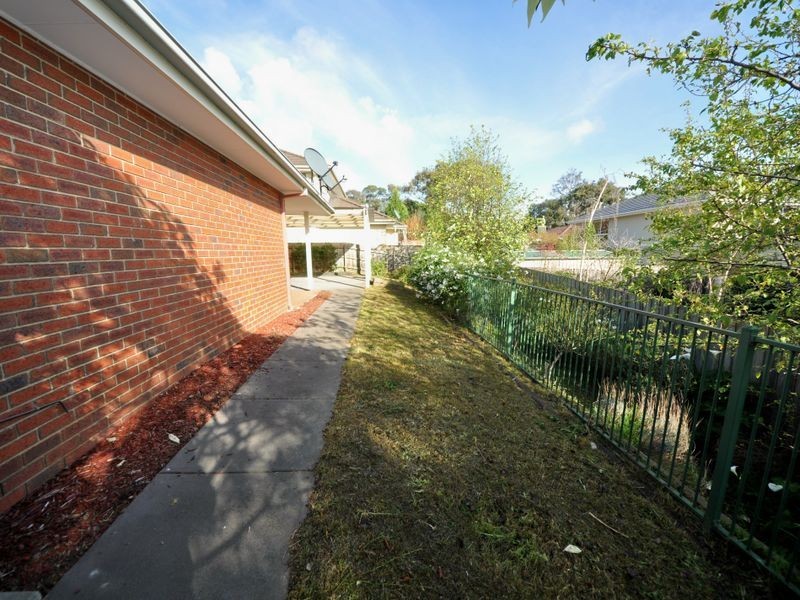24 Arlington Walk, Vermont VIC 3133