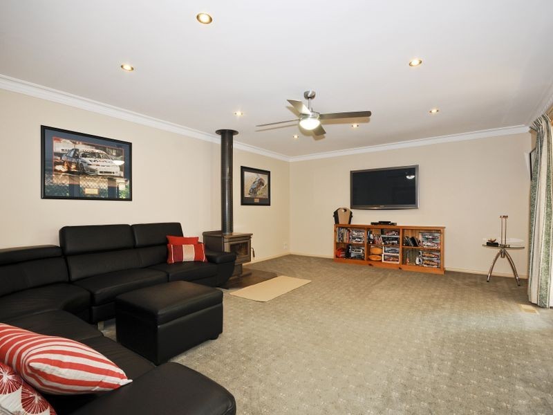 82 Campaspe Drive, Croydon Hills VIC 3136