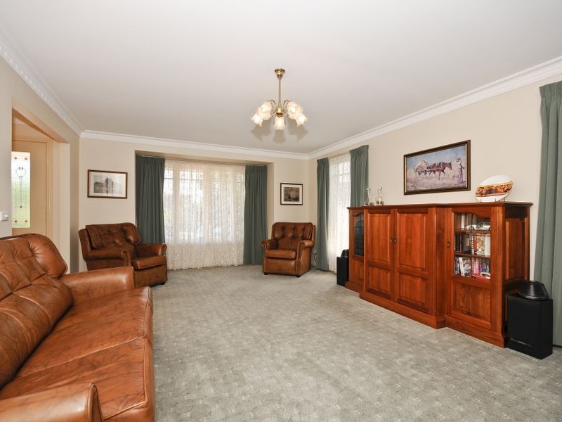 82 Campaspe Drive, Croydon Hills VIC 3136