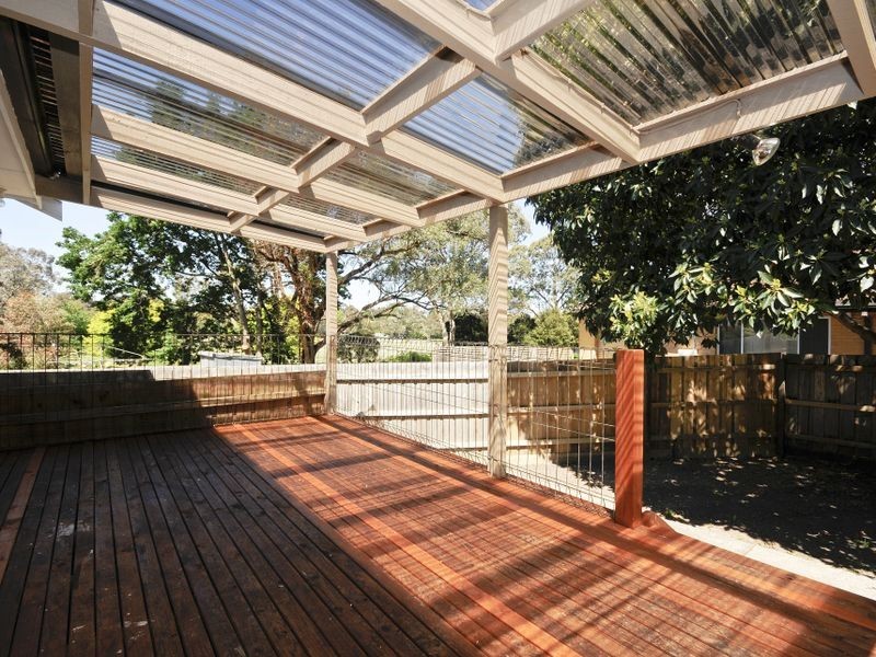 33 Longfellow Avenue, Mooroolbark VIC 3138