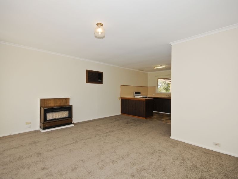 33 Longfellow Avenue, Mooroolbark VIC 3138