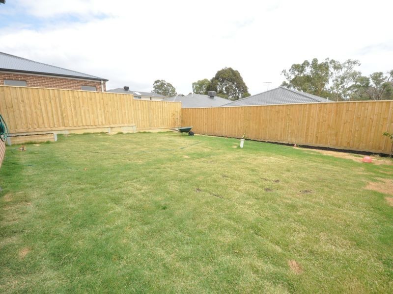 22 Le-Grew Street, Croydon VIC 3136