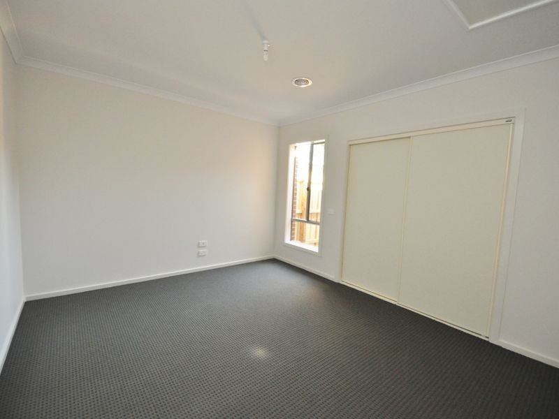 26 White Flats Terrace, Croydon VIC 3136