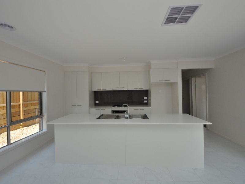 13 Cutts Avenue, Croydon VIC 3136