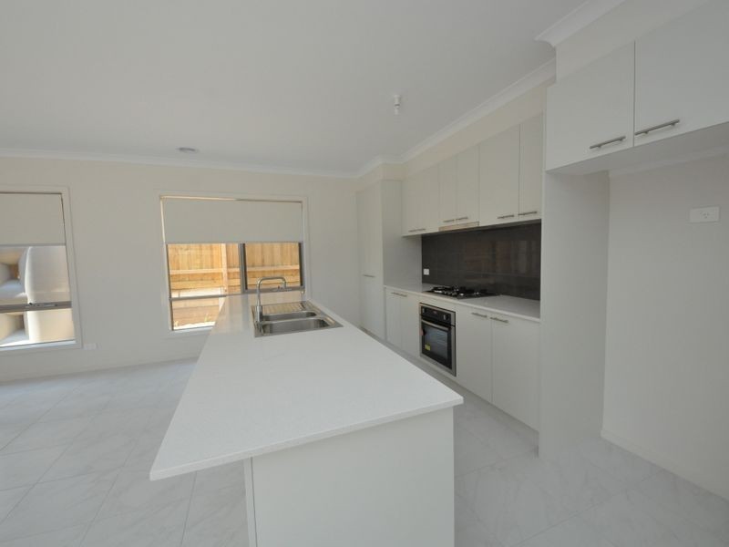 13 Cutts Avenue, Croydon VIC 3136