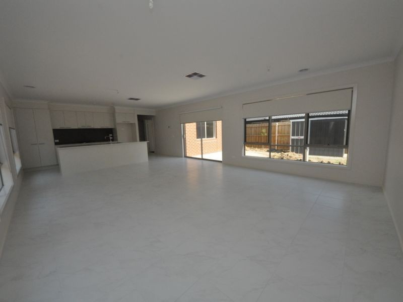 13 Cutts Avenue, Croydon VIC 3136