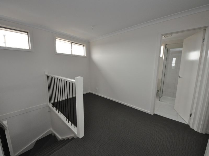 33 White Flats Terrace, Croydon VIC 3136