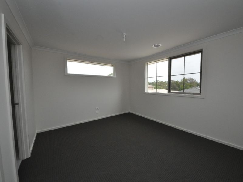 33 White Flats Terrace, Croydon VIC 3136