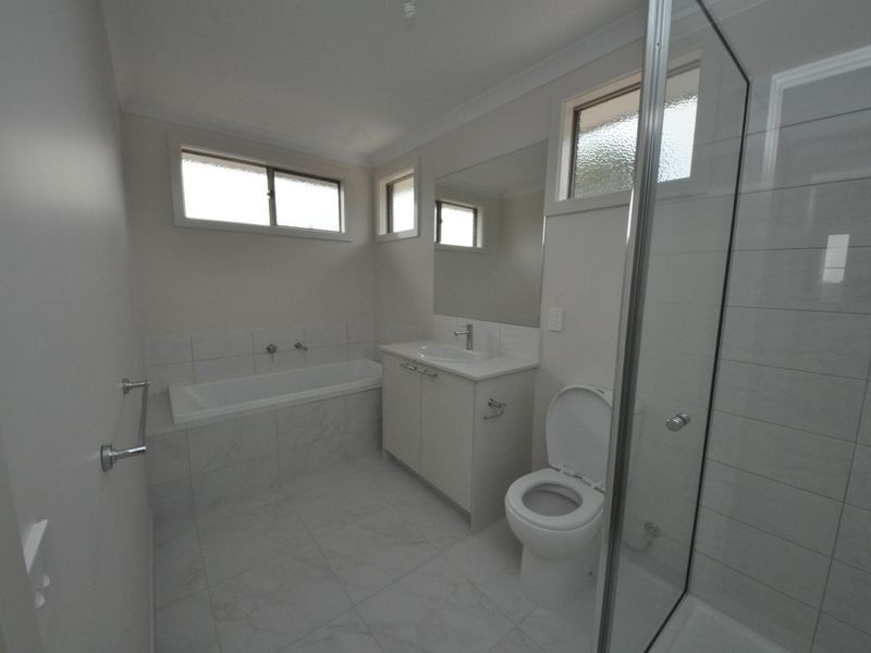 33 White Flats Terrace, Croydon VIC 3136